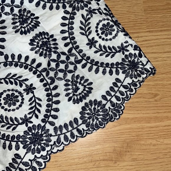 Embroidery blouse - Picture 2 of 3